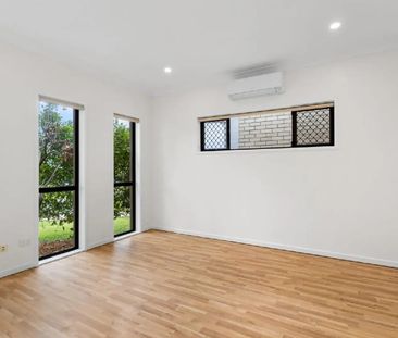 Spacious Family Home in the Heart of North Lakes! - Photo 1