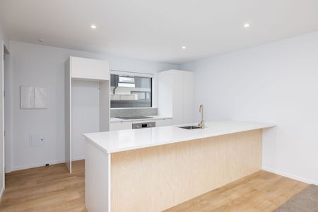 Fantastic Modern Townhouse! - Flexible Dates Available! - Photo 2