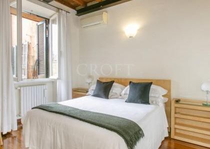Spanish Steps .Charming two-room apartment with balcony and views over the rooftops of Rome . In residence with dayluy cleaning , A/C wifi , consierge. Rif #1948