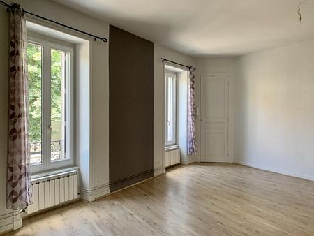 A LOUER - APPARTEMENT T3 - ROANNE CENTRE - Photo 4