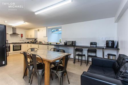 1 bedroom in a house share to rent - Photo 2