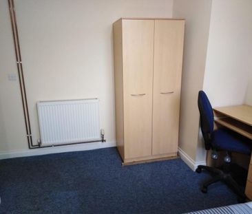 1 bedroom in a flat share to rent - Photo 5