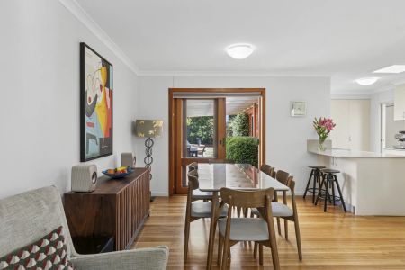 Beautiful four bedroom home backing Red Hill Nature Reserve - Photo 5