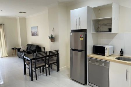 Fully Furnished 2-Bedroom Apartment in Prime CBD Location - Photo 5