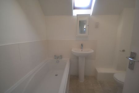 3 bedroom detached house to rent, - Photo 2