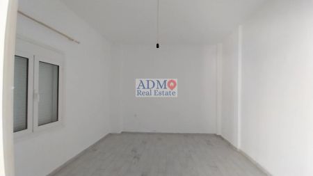 3άρι Πόρος με εσωτερική Αυλη. - Photo 2