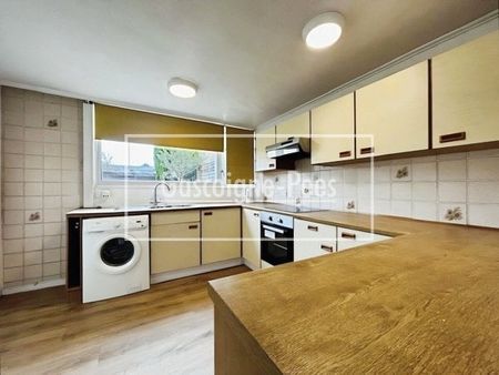 Basingstoke, RG22 - Photo 3