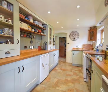 Two Mile Lane, Highnam - Photo 4