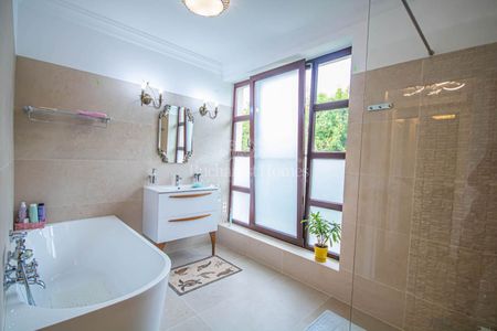 Elegant and Stately Five-Bedroom Villa - British School of Bucharest (BSB) - Photo 5