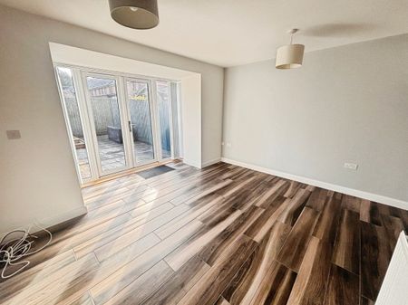 Lon Y Rheilffordd, BARRY - Photo 2