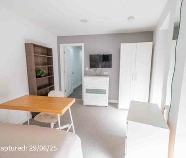 St Johns House, Brook Street - Photo 6