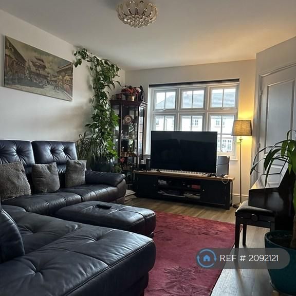 4 bedroom detached house to rent - Photo 1