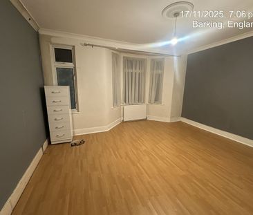 5 Bed Terraced House, Park Avenue, IG11 - Photo 3