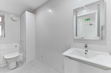 3 bedroom flat to rent - Photo 3