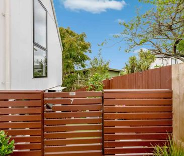 Newly Stylish 2-Bedroom Apartment with Ensuite... - Photo 2