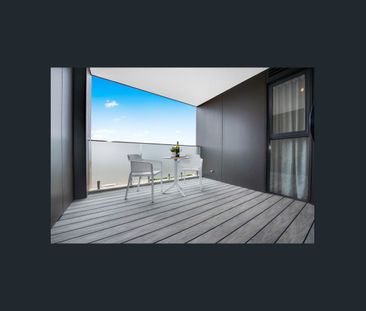 LUXURY 2 BEDROOM PENTHOUSE APARTMENT WITH NORTH FACING HARBOUR VIEWS - Photo 3