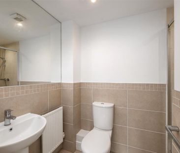 3 bedroom end of terrace house to rent - Photo 1