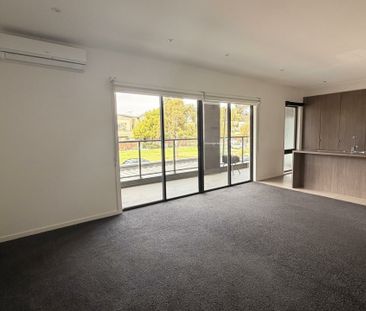 105 Lilliana Boulevard, Carrum Downs VIC - Photo 6
