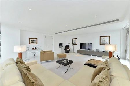 3 bedroom flat in London - Photo 4