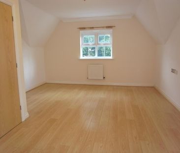 3 bedroom end of terrace house to rent - Photo 2