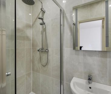 3 Bed Flat - Photo 5