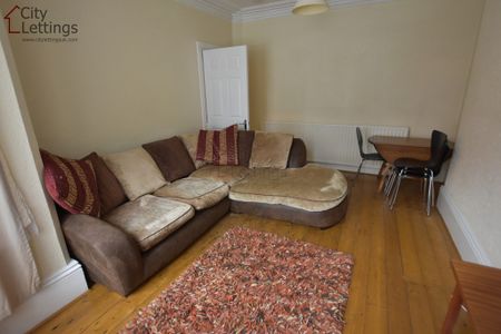 5 Bedroom Mid Terraced House - Photo 5