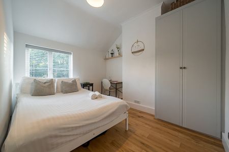 2 Bed End Terrace, St Johns Road, RG4 - Photo 4