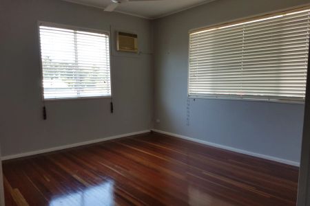 Spacious & modern delight in a convenient location! - Photo 2