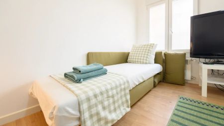 1-bedroom apartment for rent in Ciudad Jardín, bills included - Photo 3