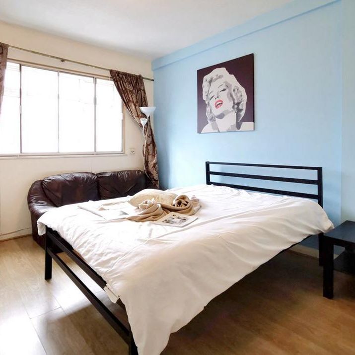 3 bedroom flat to rent - Photo 1