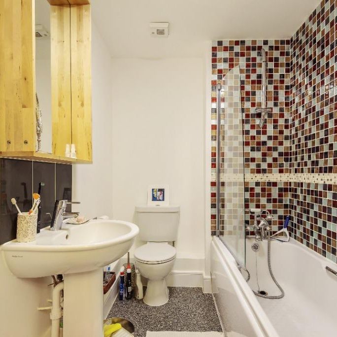 2 bedroom flat to rent - Photo 1