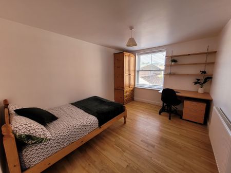 Room 4 Available, 12 Bedroom House, Willowbank Mews – Student Accommodation Coventry - Photo 5