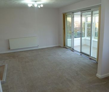 2 bed Bungalow - To Let - Photo 3