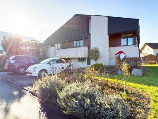 Familienparadies: Einfamilienhaus mit 6.5 Zimmern in Widnau - Photo 1