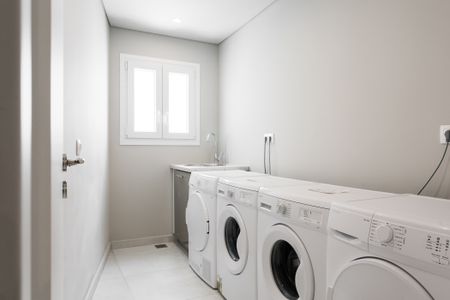 Airy Apartment at WYZ Athens - Photo 2