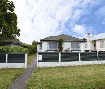 Family Home with Double Garage - Photo 4