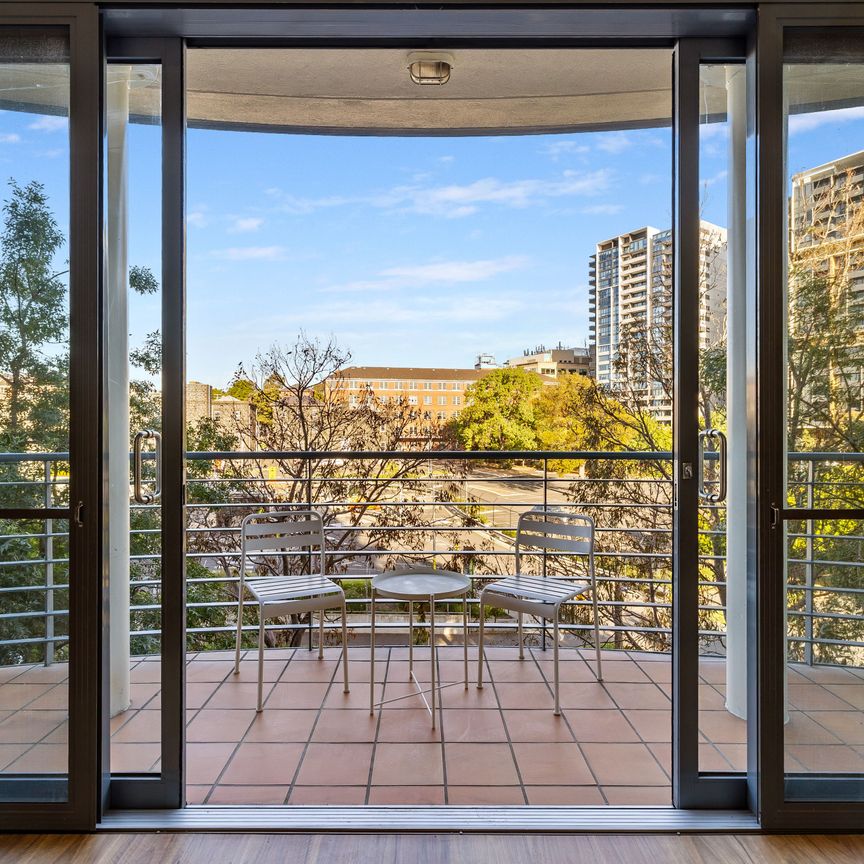 Sunlit Dream Apartment Near Arts & Gardens - Photo 1