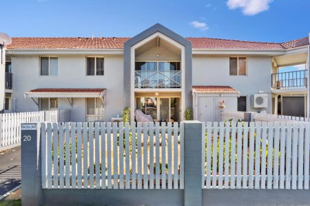 Charming 2-Bedroom Ground-Floor Unit in the Heart of Mandurah - Photo 2