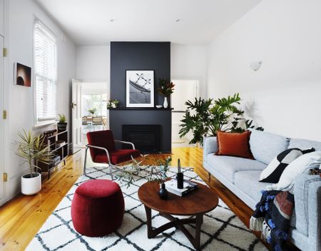 Well presented Contemporary Living with Victorian Charm - Photo 2