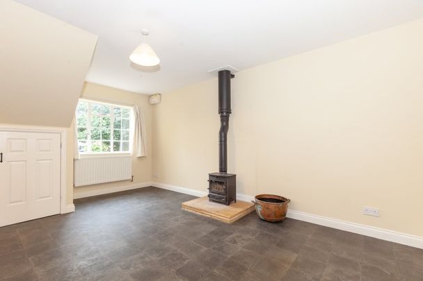 Southfields Place, Blakesley - Photo 1