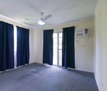 4 BEDROOM HOME CLOSE TO THE PARK! - Photo 2