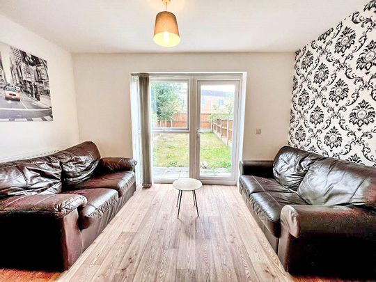 4 bedroom terraced house to rent - Photo 1
