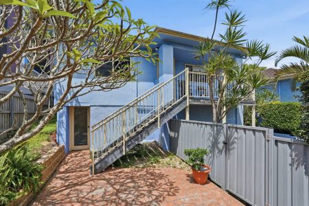 “3 BEDROOM TOWNHOUSE IN PRIME GOSFORD LOCATION” - Photo 4