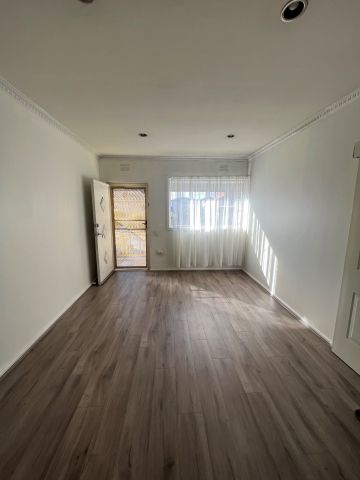 Cosy and comfortable in Oak Park! - Photo 4