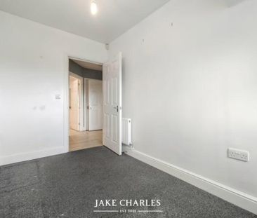 2 Bedroom Flat - Photo 2