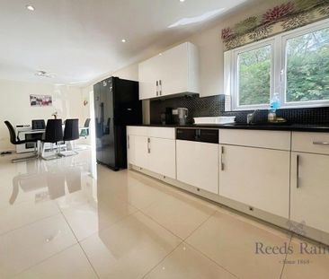 4 bedroom detached house to rent - Photo 5