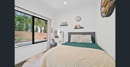 Spacious Single-Level Family Home with Pool, Ducted Air & Double Garage - Photo 5