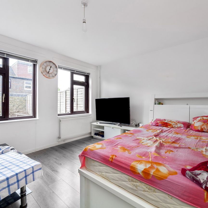 The Highway, E1W, London - Photo 1