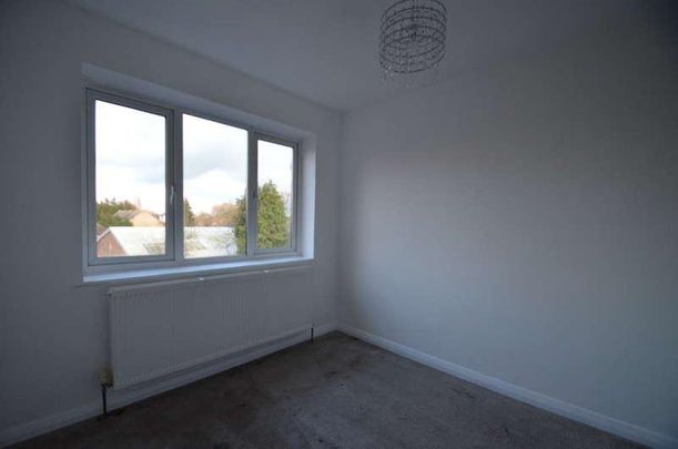 The Avenue, Sunbury-on-thames, TW16 - Photo 1