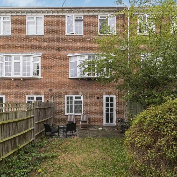 3 bedroom terraced house to rent - Photo 1